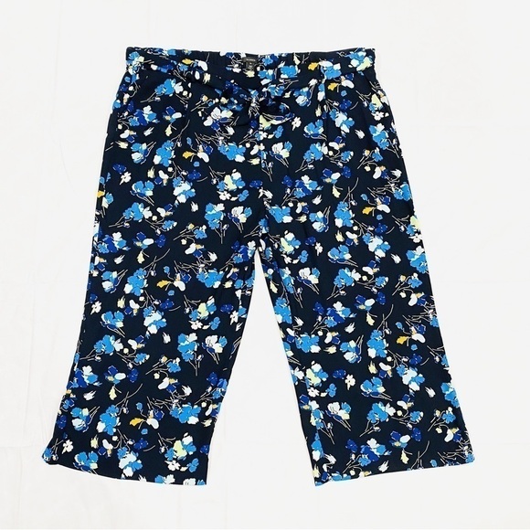 Halogen Pants - NWOT Halogen Navy Floral Plus Size Tie Waist Wide Leg Crop Capri Pants